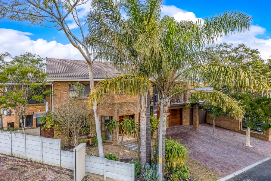 6 Bedroom Property for Sale in Brackenfell South Western Cape